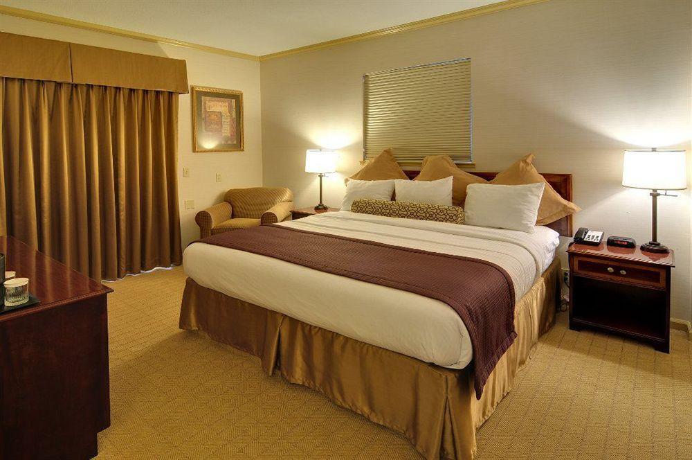 Best Western Plus Palm Court Hotel Дейвис Экстерьер фото