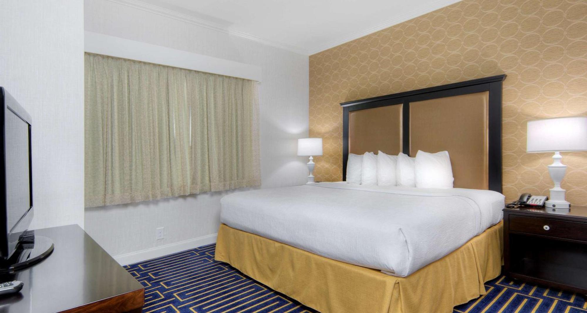 Best Western Plus Palm Court Hotel Дейвис Экстерьер фото