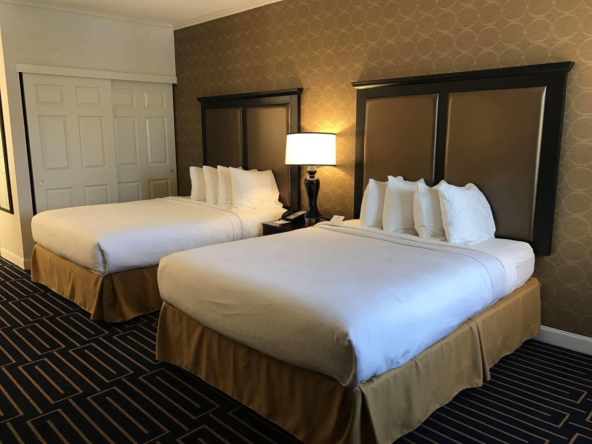 Best Western Plus Palm Court Hotel Дейвис Экстерьер фото