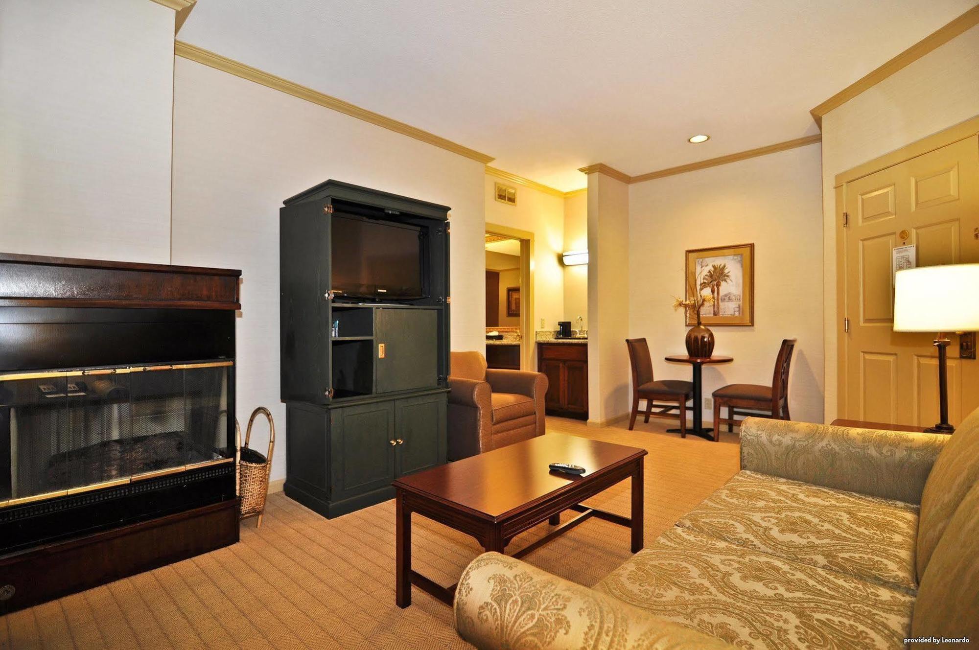 Best Western Plus Palm Court Hotel Дейвис Номер фото