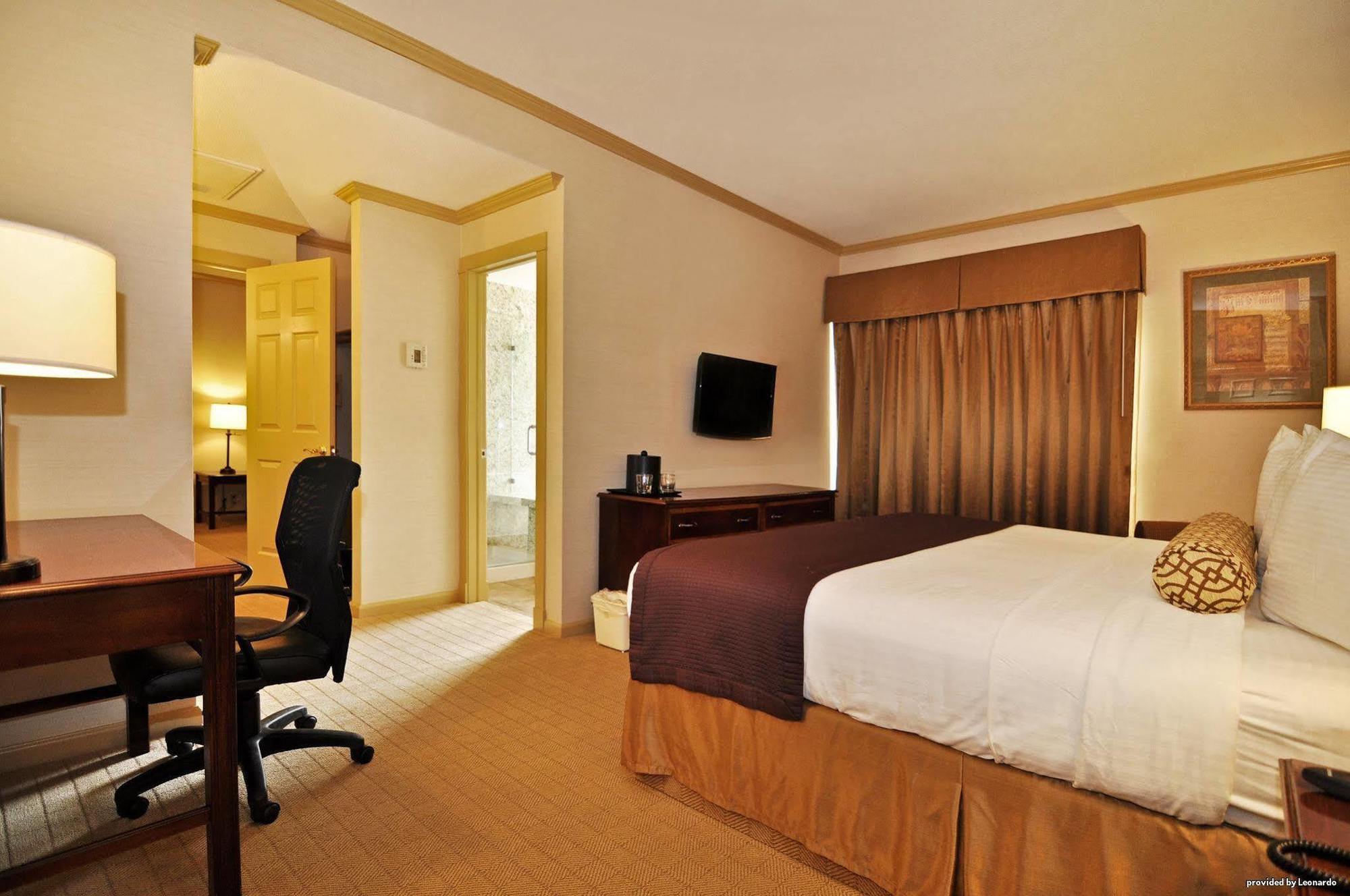 Best Western Plus Palm Court Hotel Дейвис Номер фото